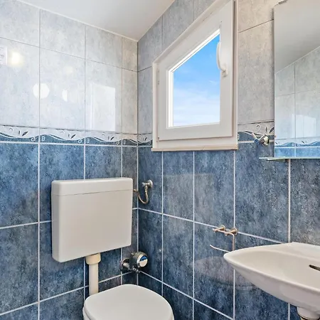 Apartment 2 Bedroom In Rogoznica (Sibenik-Knin)