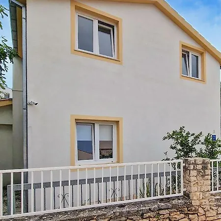 Awesome Apartment In Rogoznica With Wifi *