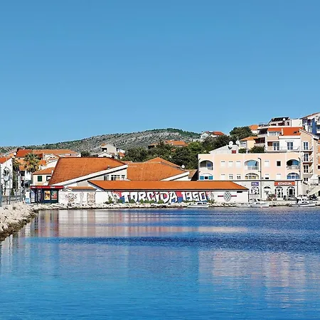 Apartment 2 Bedroom In *