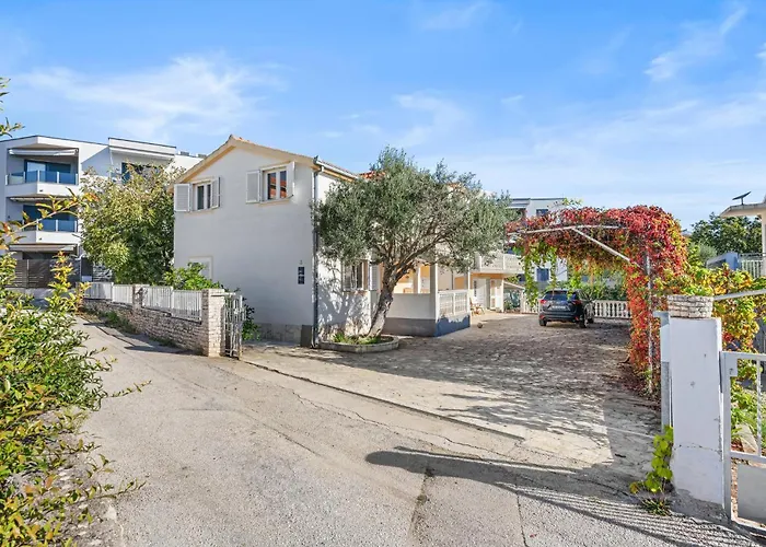 2 Bedroom In Apartman Rogoznica (Sibenik-Knin)